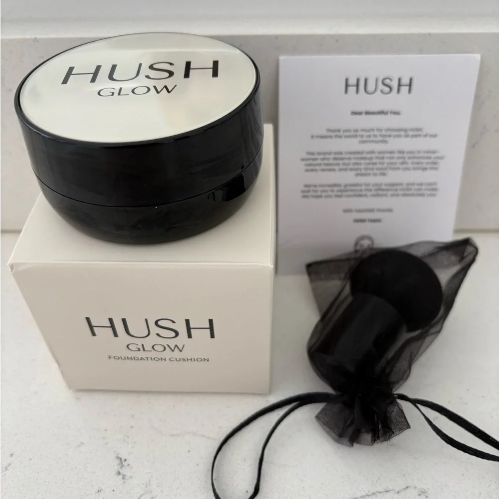 Hush Glow Foundation Cushion - WARM - Picture 6 of 6